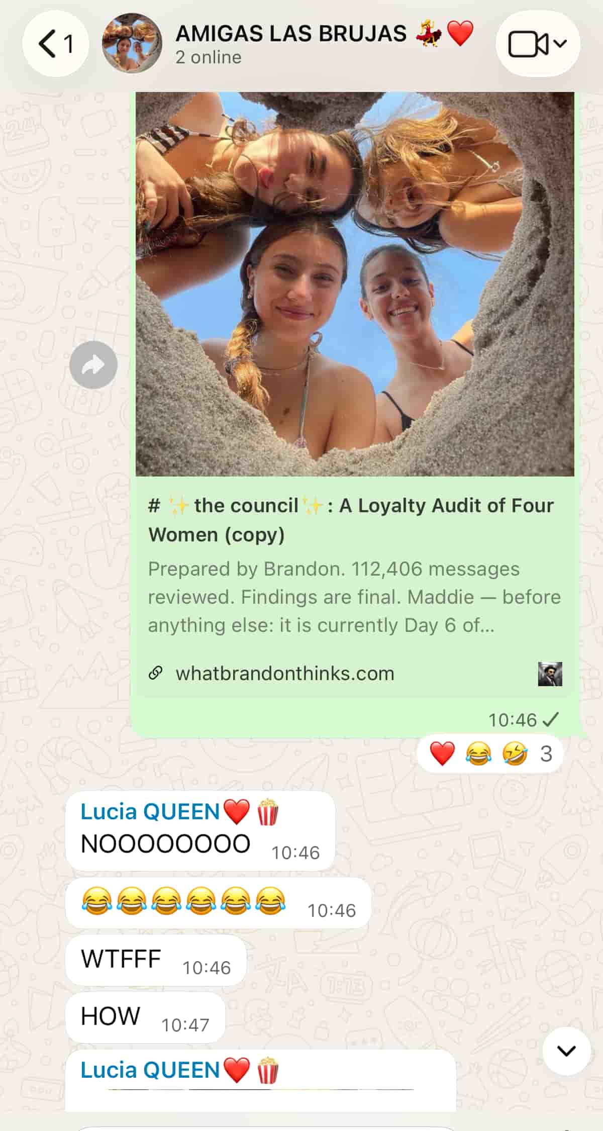 Eine Mädels-Gruppe auf WhatsApp flippt aus, als eine Freundin den Report in den Chat schickt.